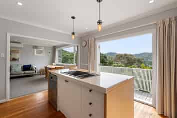 16 Waru Street, Khandallah