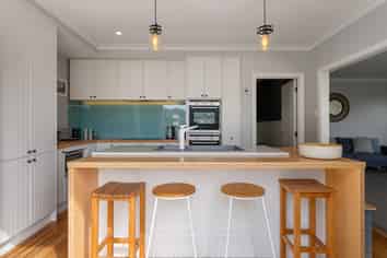 16 Waru Street, Khandallah