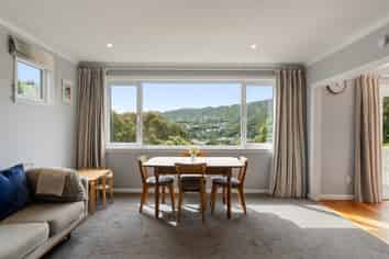 16 Waru Street, Khandallah