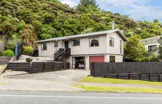 35 Omapere Street, Whitby