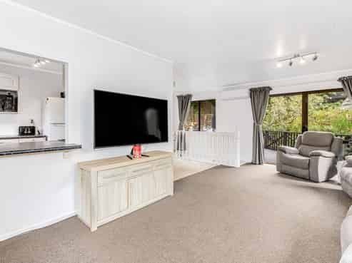 35 Omapere Street, Whitby