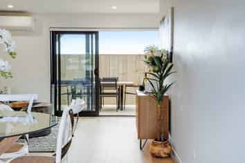 28 Mckinstry Avenue, Mangere East