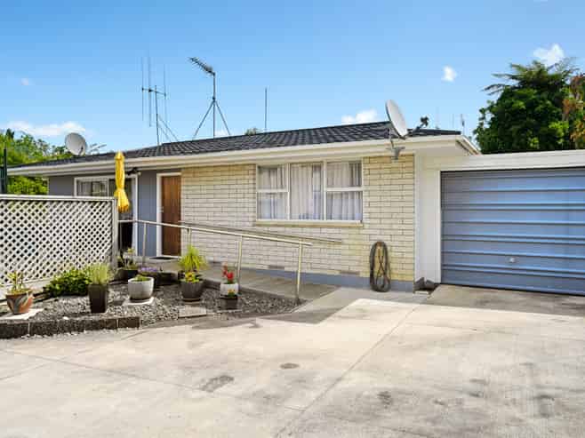 22 Sunnyhills Avenue, Glenview