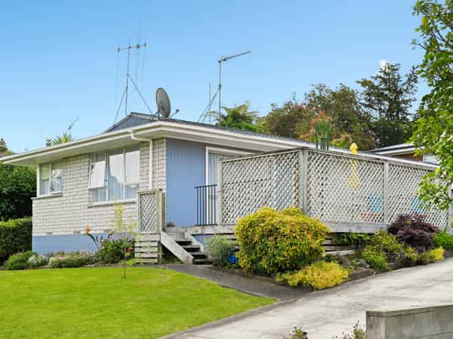 22 Sunnyhills Avenue, Glenview