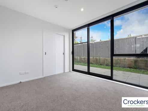 1/4 Treasure Lane, Te Atatu South