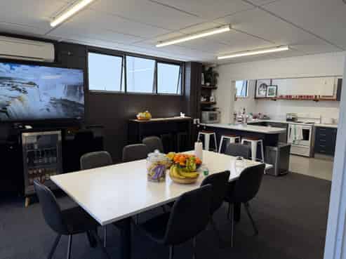 Ground Floor Offices on Vialou