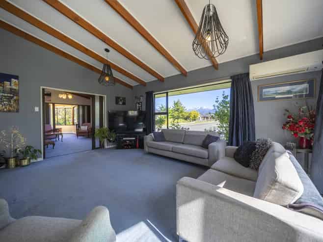 8 Bowen Street, Te Anau