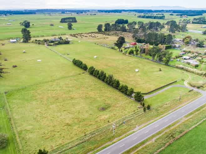 27 Rangiotu Road, Himatangi