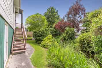 2/3 The Ridgeway, Enner Glynn