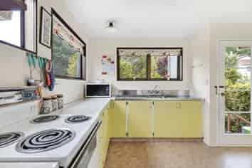 2/3 The Ridgeway, Enner Glynn