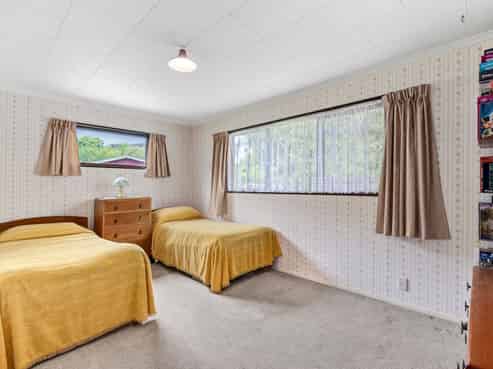 2/3 The Ridgeway, Enner Glynn