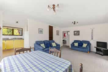 2/3 The Ridgeway, Enner Glynn