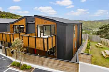 6 Stockden Place, Karori