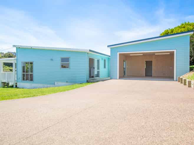 30 Kennedy Road, Surfdale