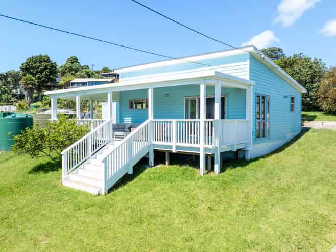 30 Kennedy Road, Surfdale