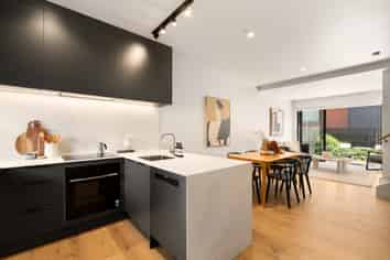 4/11 Western Springs Road, Kingsland