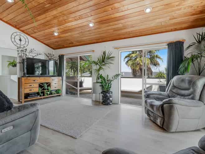 6a St James Avenue, Helensville