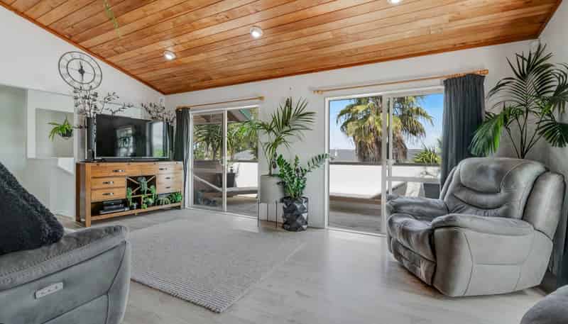 6a St James Avenue, Helensville