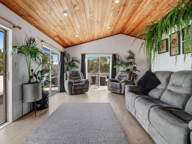 6a St James Avenue, Helensville