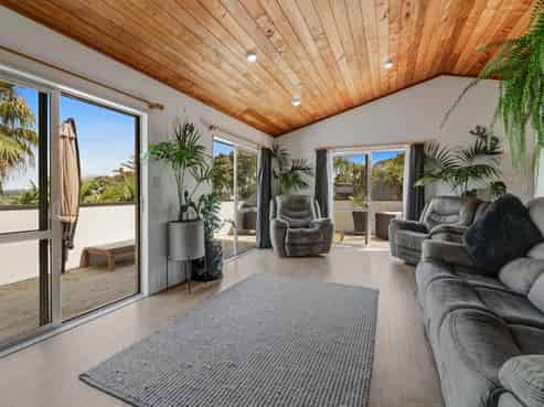 6a St James Avenue, Helensville