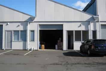 NEW LYNN - BAG A BARGAIN!
