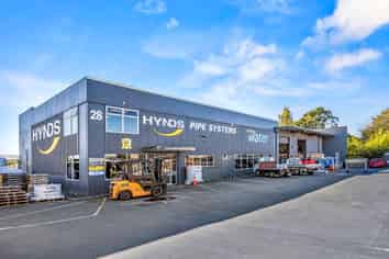 Modern Takanini Warehouse + Yard