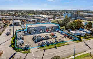 Modern Takanini Warehouse + Yard