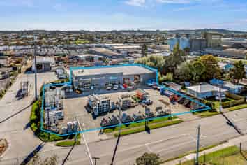 Modern Takanini Warehouse + Yard