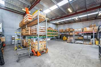 Modern Takanini Warehouse + Yard