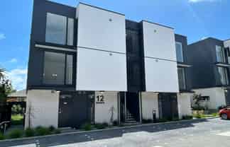 3/12 Treasure Lane, Te Atatu South