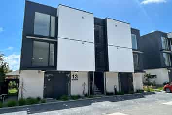 3/12 Treasure Lane, Te Atatu South