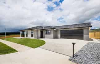 4 Corfu Crescent, Fitzherbert