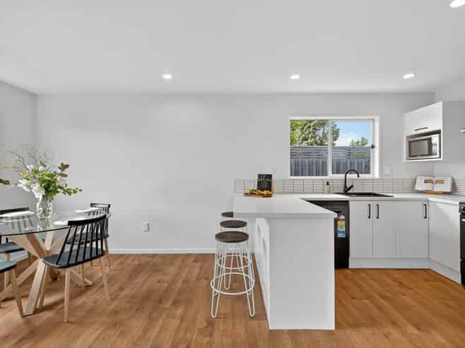 1/182 Breezes Road, Aranui