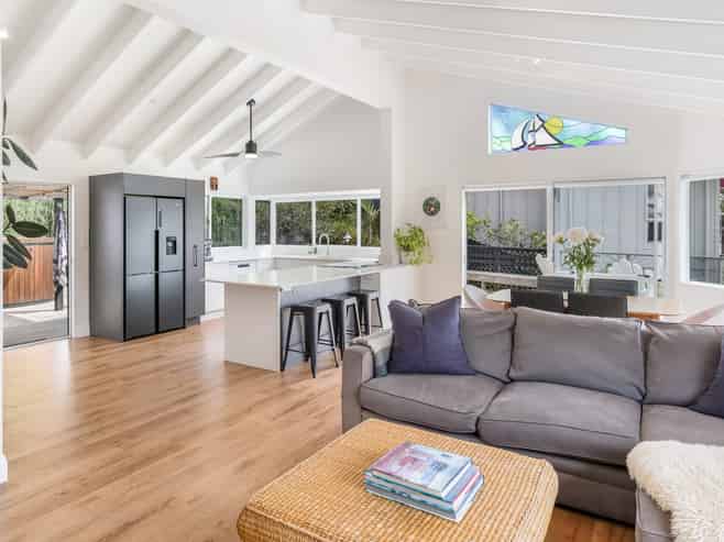 11 Long Beach Road, Russell