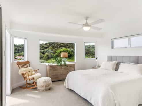 11 Long Beach Road, Russell