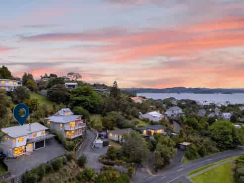 11 Long Beach Road, Russell