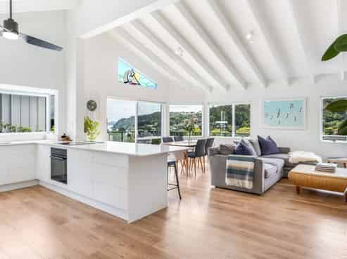 11 Long Beach Road, Russell