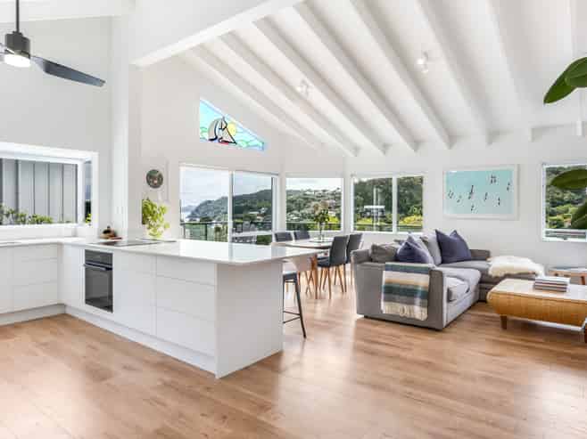 11 Long Beach Road, Russell