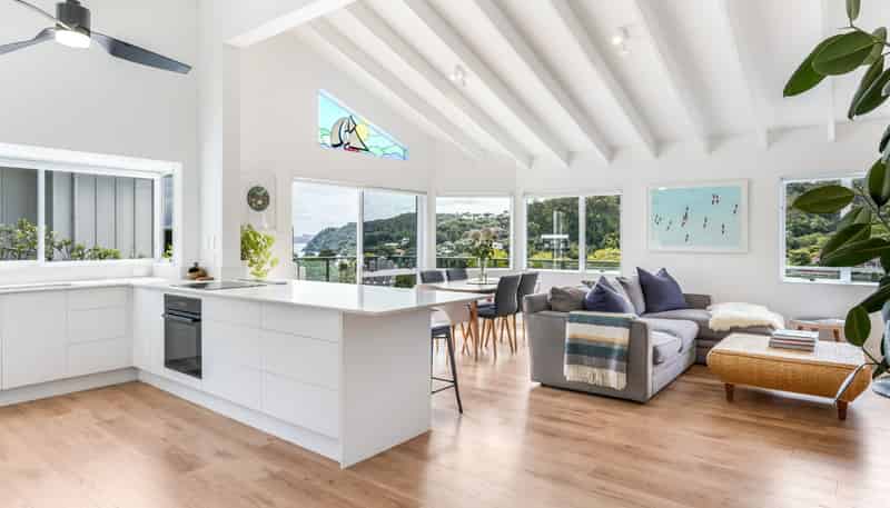 11 Long Beach Road, Russell