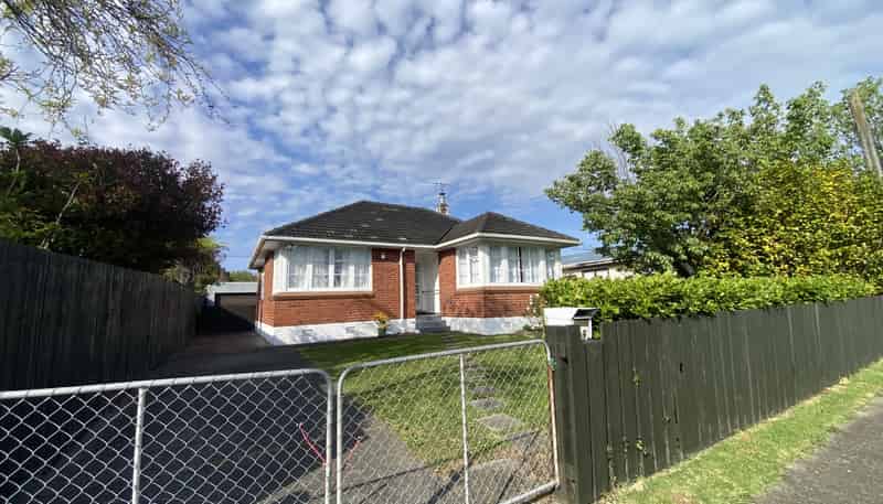 99 Hewer Crescent, Naenae