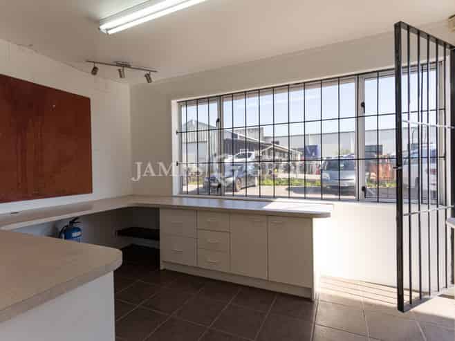 Affordable 237m² Papakura Industrial