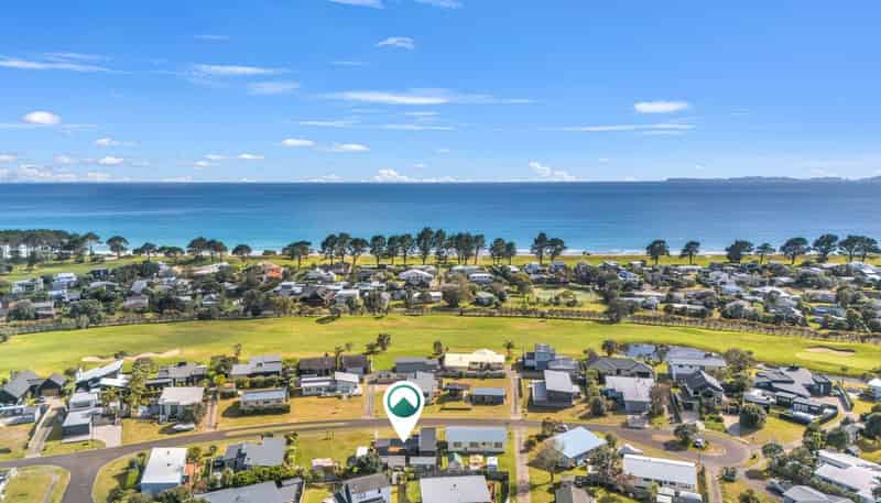142 The Fairway, Matarangi