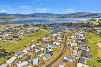 142 The Fairway, Matarangi