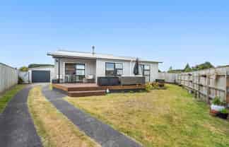 1 Colenso Place, Otaki Beach