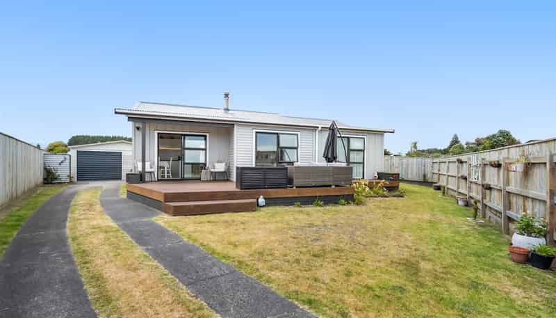 1 Colenso Place, Otaki Beach