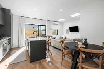 3/62 Queens Grove, Hutt Central