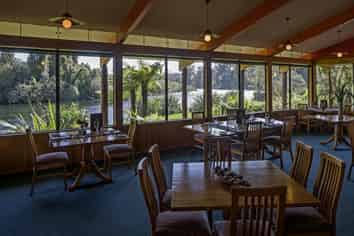 Lake Moeraki Wilderness Lodge