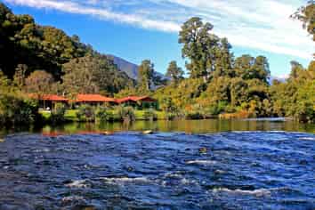 Lake Moeraki Wilderness Lodge