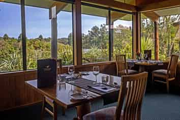 Lake Moeraki Wilderness Lodge
