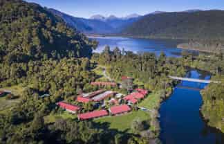 Lake Moeraki Wilderness Lodge